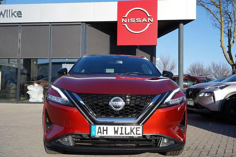 Gebraucht Nissan Qashqai Tekna+ 158 PS (116 kW) 2022 Fuji sunset red/black SUV