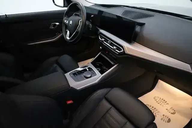Gebraucht BMW 330e Sport Line 292 PS (214 kW) 2022 Grau Kombi