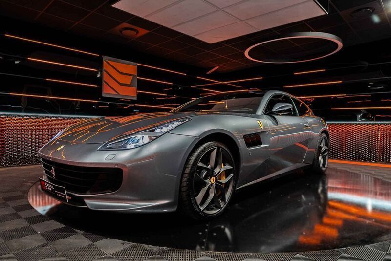 Grau Gebraucht 2017 Ferrari GTC4Lusso Limousine | 209.900 € - Bild 1/4
