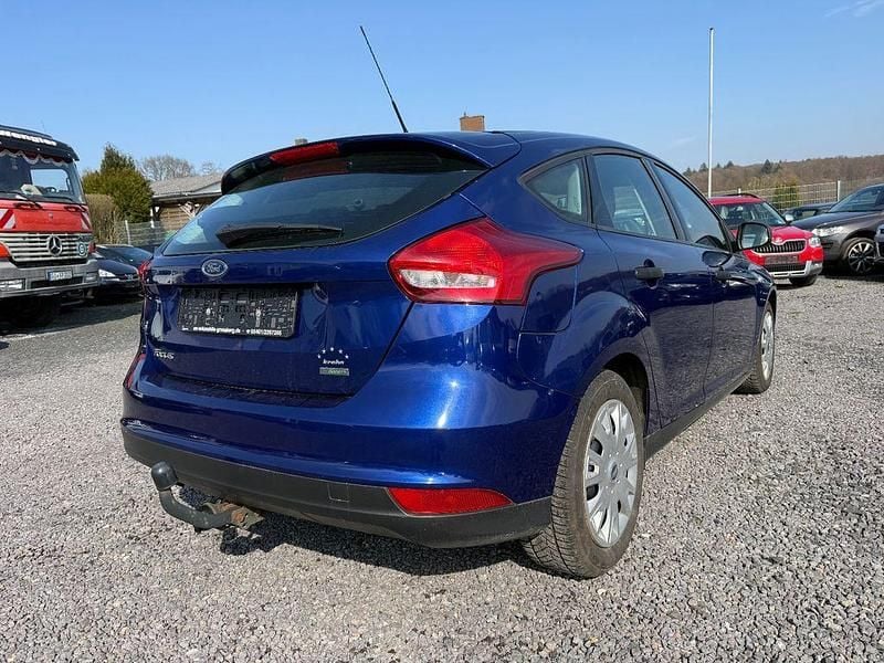 Usata Ford Focus Ambiente 101 CV (74 kW) 2016 Blu Berlina