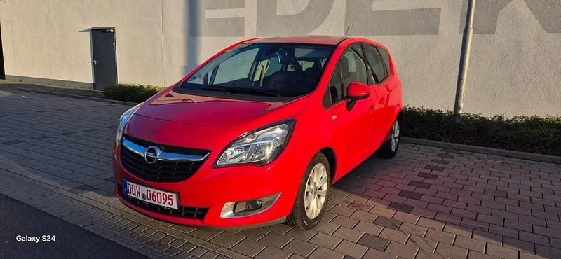 Rot Gebraucht 2016 Opel Meriva Design Edition Van / Kleinbus | 4.000 € (Superpreis) - Bild 1/4