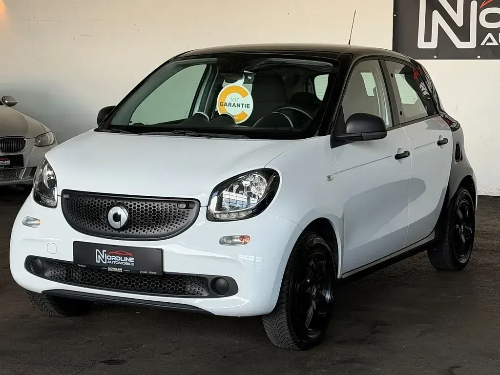 Używany Smart ForFour Basis 71 KM (52 kW) 2016 Biały Hatchback