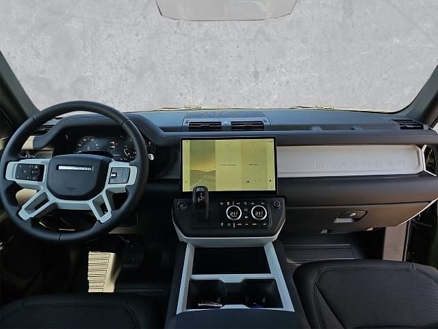 Gebraucht Land Rover Defender SE Dynamic 200 PS (147 kW) 2025 Gruen SUV