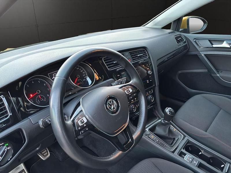 Gebraucht VW Golf VII Sound 125 PS (91 kW) 2017 Gelb Kombi