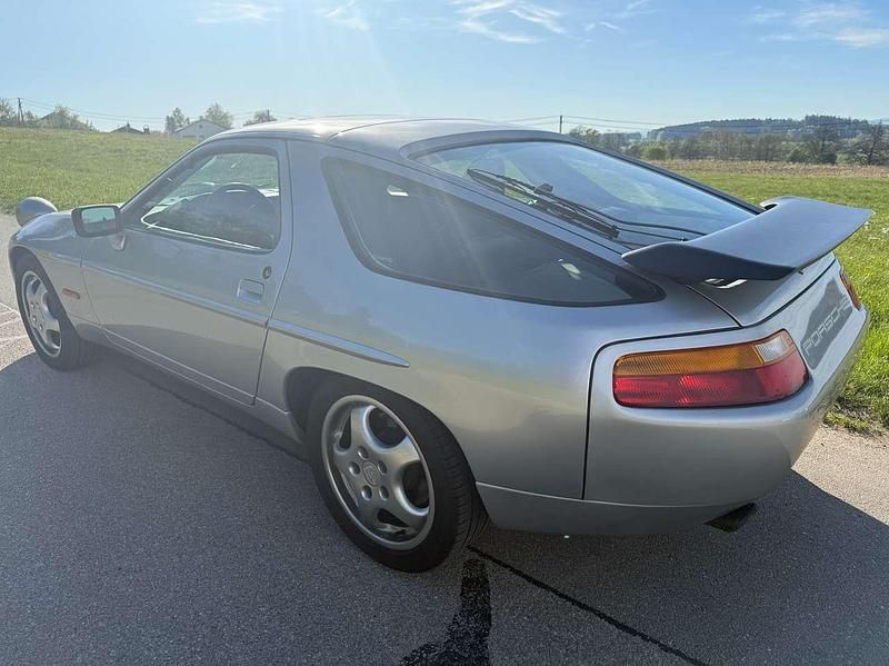 Second-hand Porsche 928 320 CP (235 kW) 1987 Argintiu Coupe