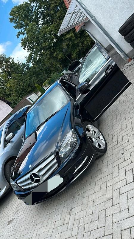 Schwarz Gebraucht 2009 Mercedes C350 Limousine | 5.600 € (Fairer Preis) - Bild 1/4