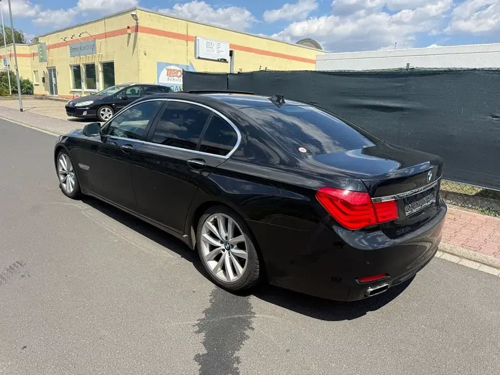 Gebraucht BMW 750 408 PS (300 kW) 2010 Schwarz Limousine