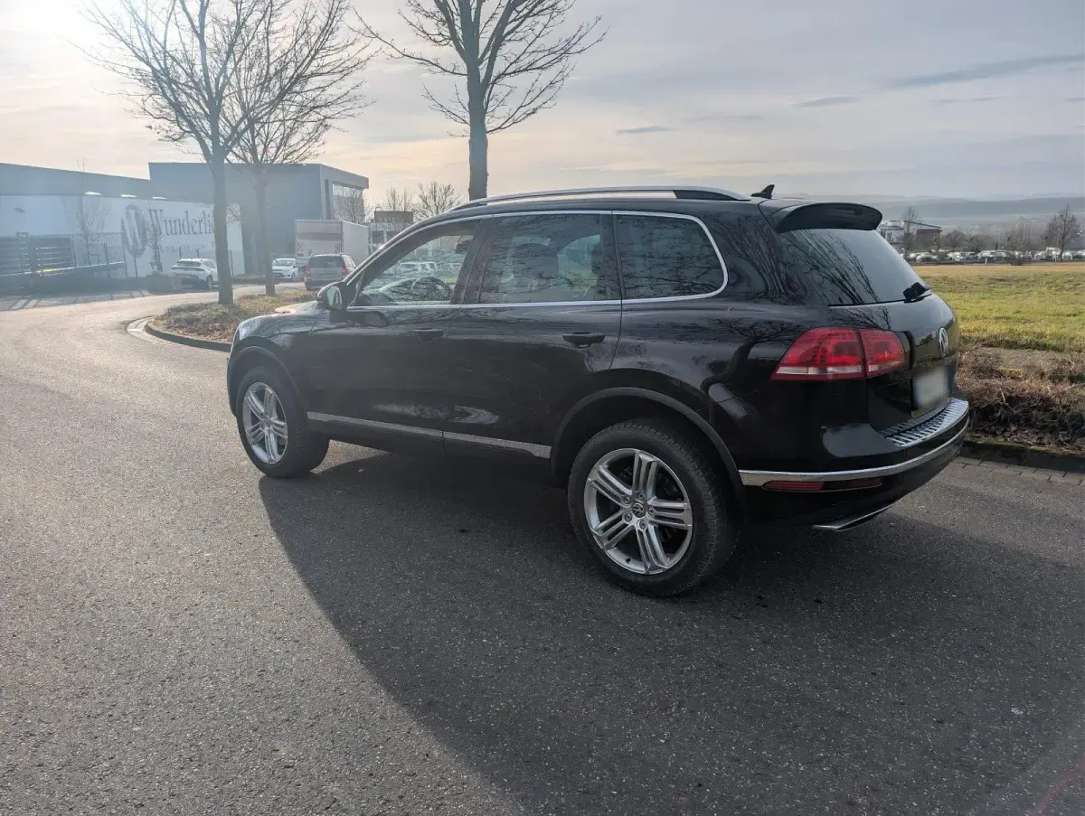 Używany VW Touareg 262 KM (192 kW) 2015 Czarny SUV