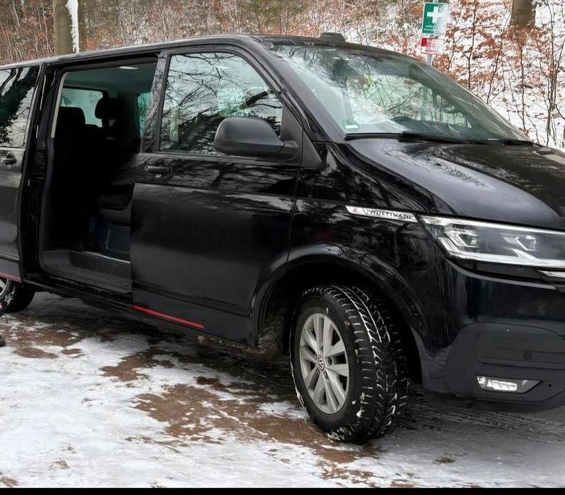 Second-hand VW Multivan 150 CP (110 kW) 2021 Negru Monovolum