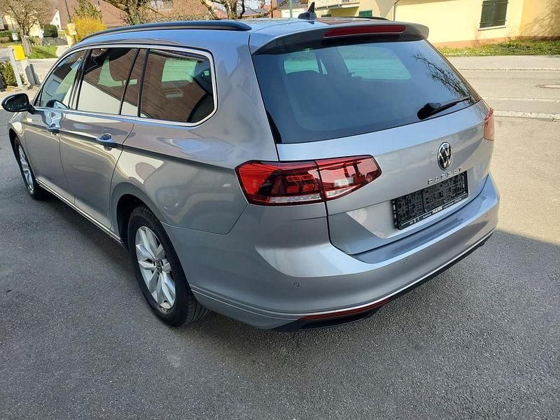 Gebraucht VW Passat Business 150 PS (110 kW) 2023 Silber Kombi