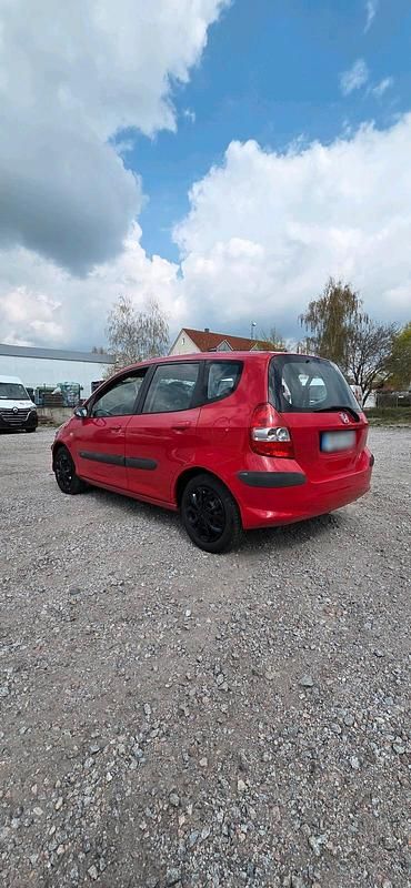 Second-hand Honda Jazz 83 CP (61 kW) 2005 Roșu Hatchback