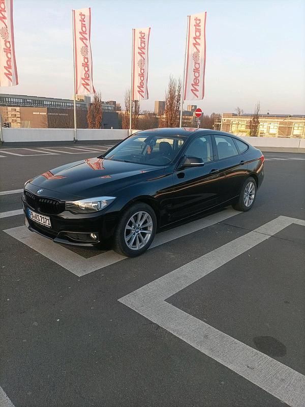 Schwarz Gebraucht 2015 BMW 318 Gran Turismo Limousine | 12.800 € (Fairer Preis) - Bild 1/4