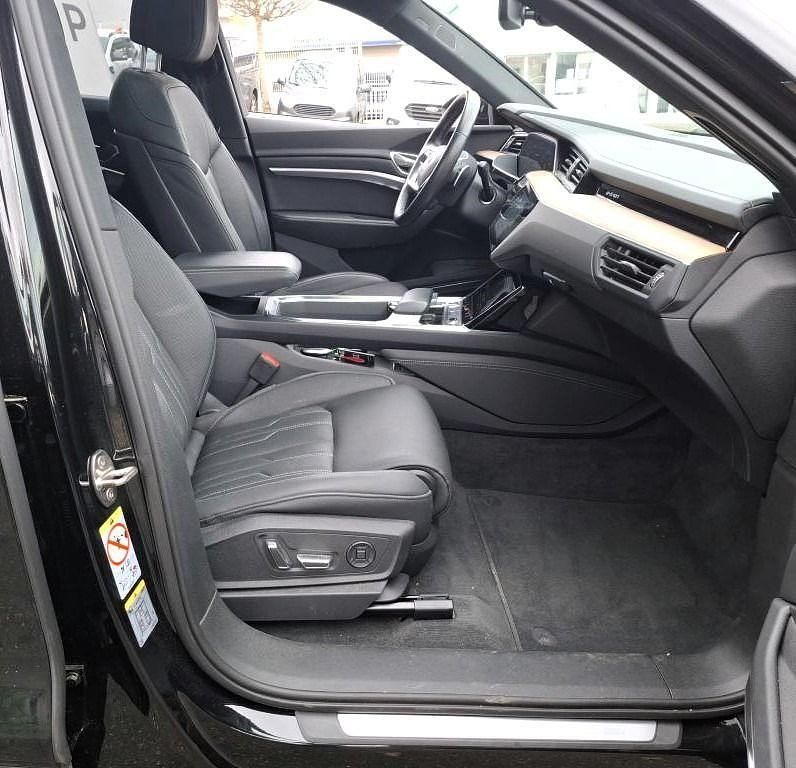Second-hand Audi Q8 Sportback e-tron Performance 300 kW (408 CP) 2023 Negru SUV
