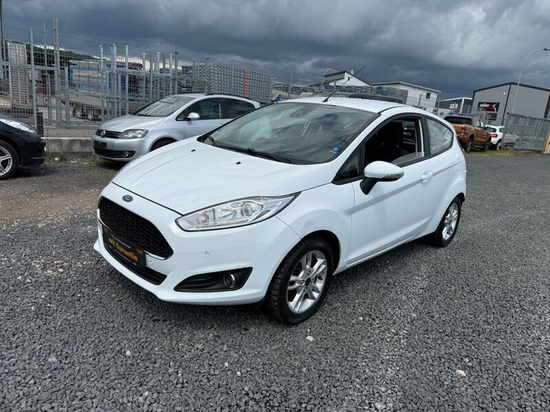 Weiß Gebraucht 2017 Ford Fiesta Kleinwagen | 5.699 € (Guter Preis) - Bild 1/4