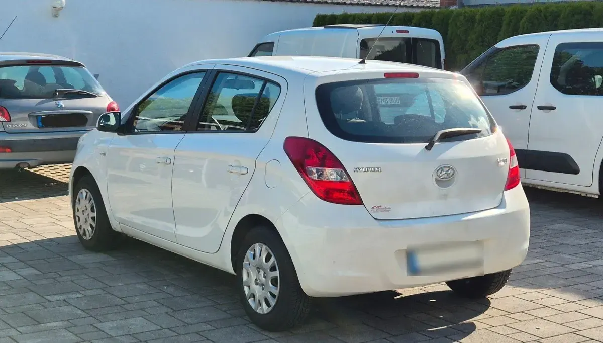 Gebraucht Hyundai i20 Edition 77 PS (56 kW) 2012 Weiß Kleinwagen