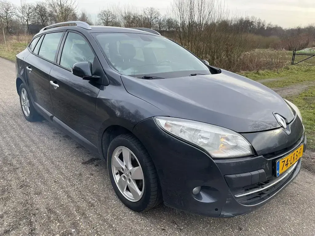 Gebraucht Renault Mégane Dynamique 90 PS (66 kW) 2010 Grau Kombi