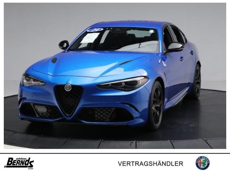 Blu misano metallic Neu 2024 Alfa Romeo Giulia Quadrifoglio Limousine | 79.575 € - Bild 1/4