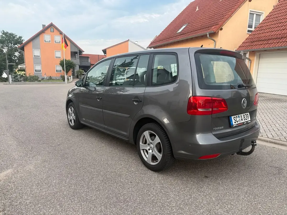 Gebraucht VW Touran 140 PS (102 kW) 2012 Grau Van / Kleinbus