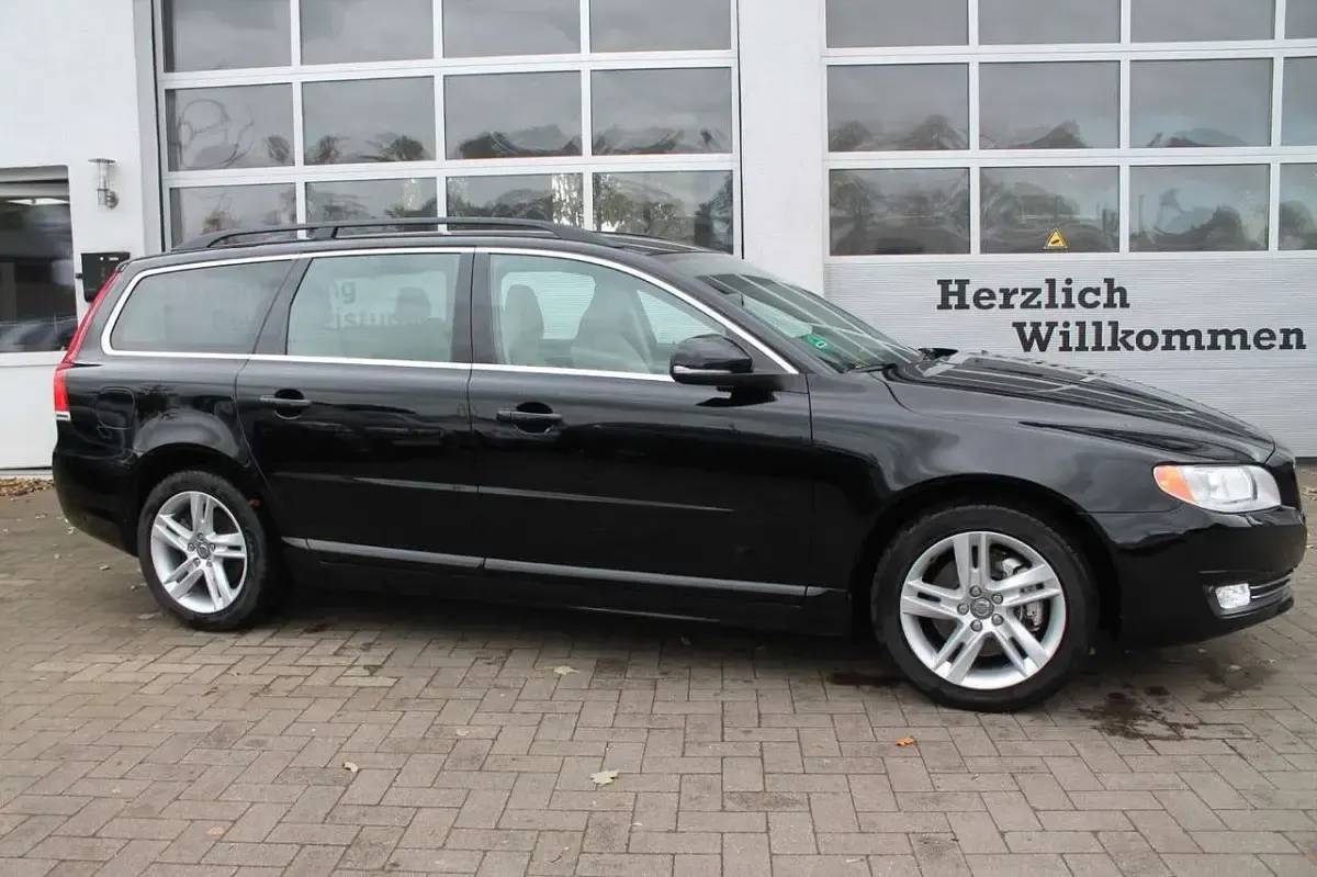 Gebraucht Volvo V70 Momentum 136 PS (100 kW) 2013 Schwarz Kombi