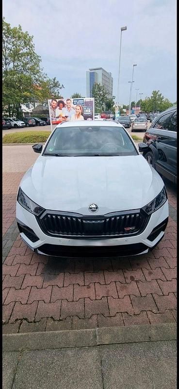 Silber Gebraucht 2020 Skoda Octavia RS Kombi | 27.000 € (Fairer Preis) - Bild 1/4