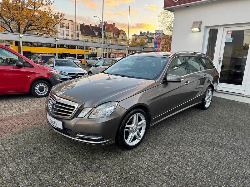 Gebraucht Mercedes E300 Elegance 204 PS (150 kW) 2013 Grau Kombi