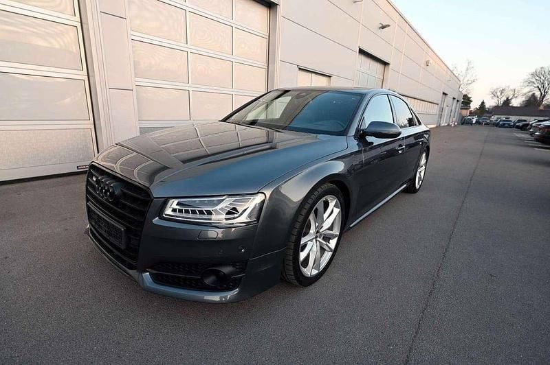 Grau Gebraucht 2017 Audi S8 plus Sport Limousine | 41.111 € (Superpreis) - Bild 1/4