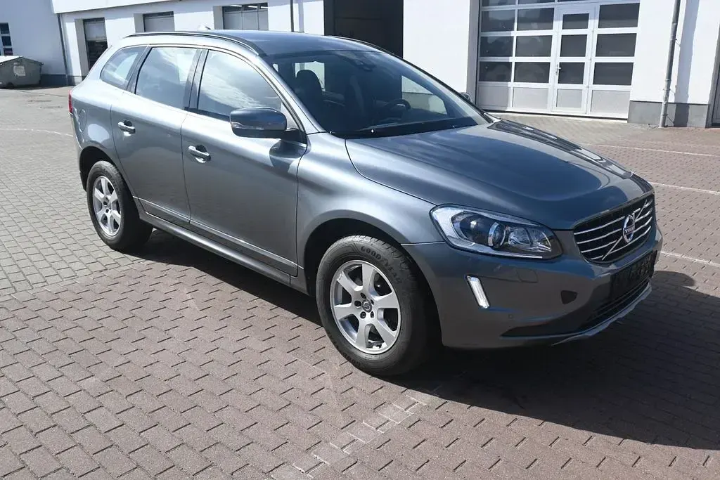 Gebraucht Volvo XC60 Momentum 150 PS (110 kW) 2017 Grau SUV