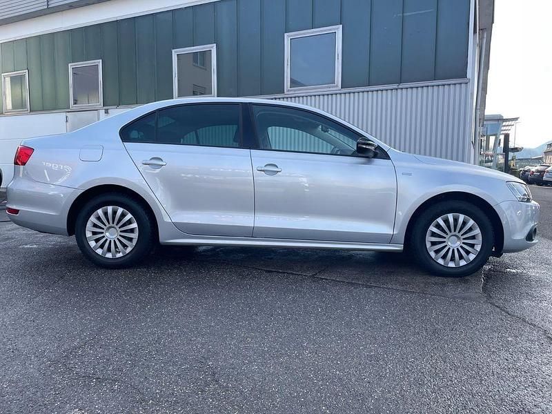 Gebraucht VW Jetta Match 122 PS (89 kW) 2012 Silber Limousine
