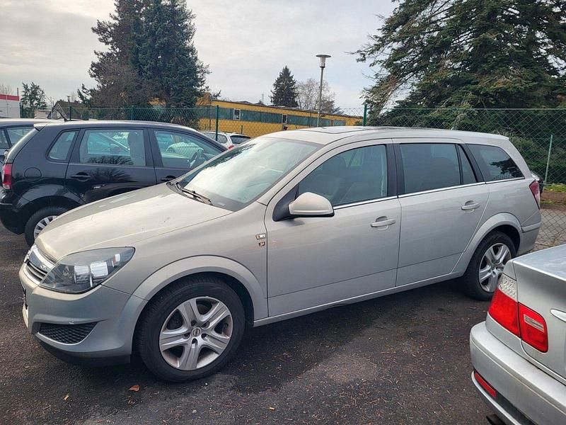 Gebraucht Opel Astra Edition 90 PS (66 kW) 2010 Grau Kombi