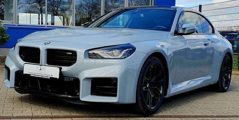 Grau Gebraucht 2023 BMW M2 Performance Coupé | 76.910 € - Bild 1/4