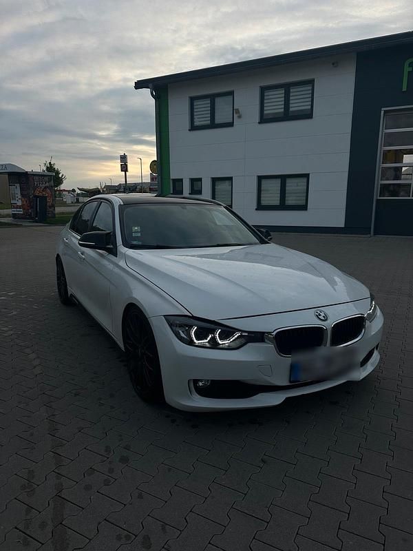 Weiß Gebraucht 2012 BMW 316 Limousine | 8.490 € (Teuer) - Bild 1/4