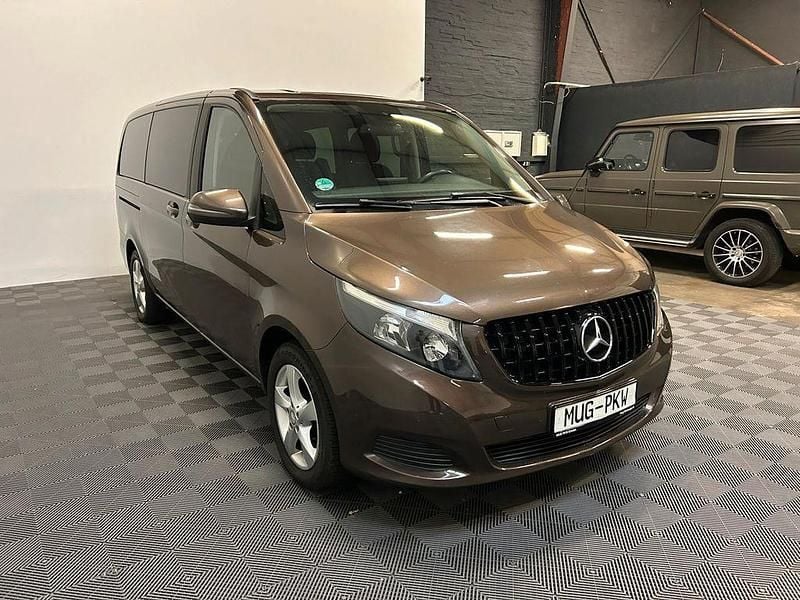 Gebraucht Mercedes V220 163 PS (119 kW) 2018 Braun Van / Kleinbus
