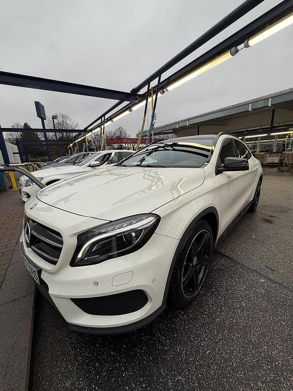 Gebraucht Mercedes GLA200 136 PS (100 kW) 2016 Weiß SUV