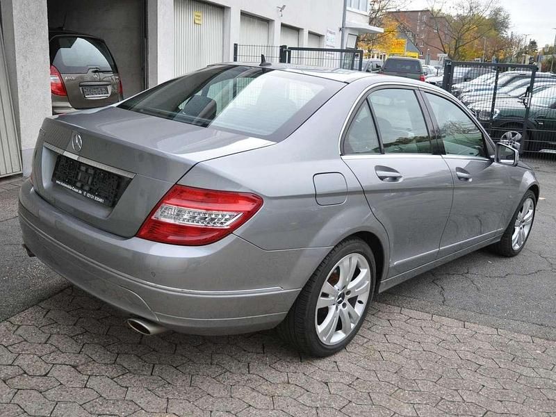 Gebraucht Mercedes C300 Elegance 231 PS (169 kW) 2009 Palladiumsilber Limousine