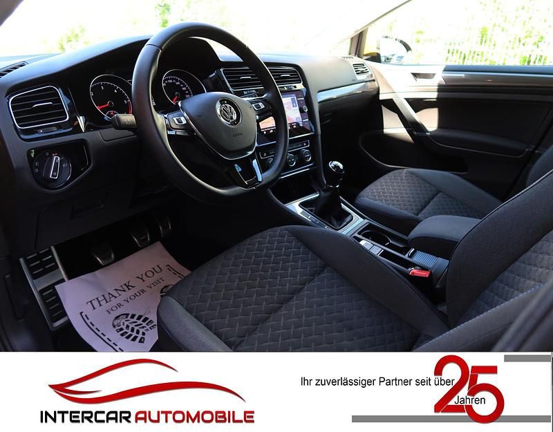 Usado VW Golf VII Join 116 HP (85 kW) 2018 Amarelo Sedan