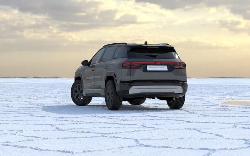 Neu Jeep Compass 145 PS (106 kW) 2025 Grau SUV