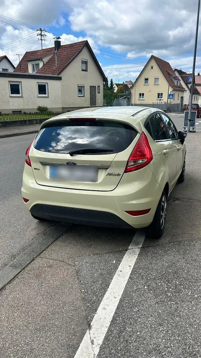 Gebraucht Ford Fiesta 90 PS (66 kW) 2009 Andere farben Kleinwagen