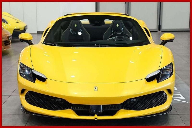 Gebraucht Ferrari 296 662 PS (486 kW) 2024 Gelb Cabrio