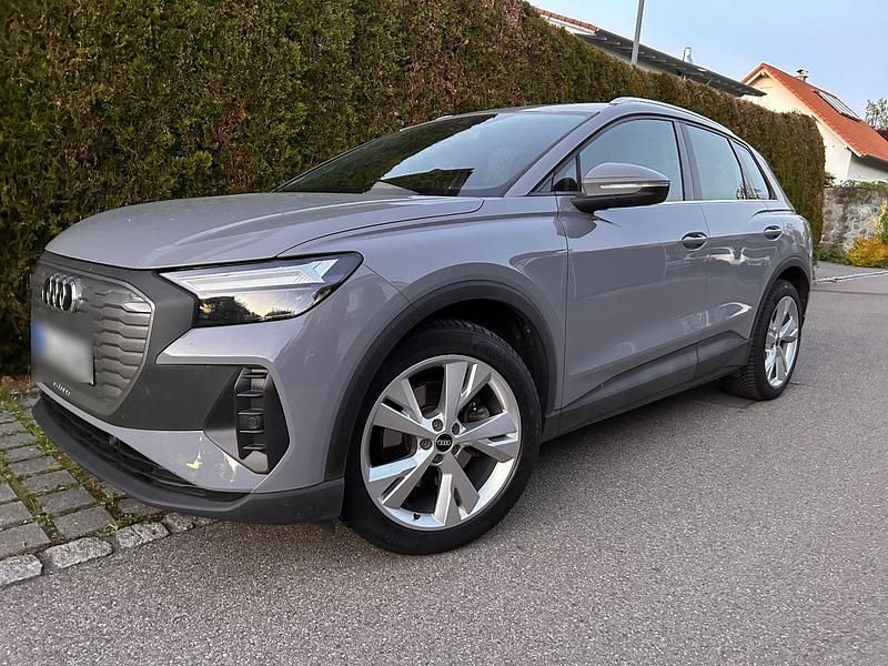 Grau Gebraucht 2021 Audi Q4 e-tron S-Line SUV | 22.990 € (Superpreis) - Bild 1/4