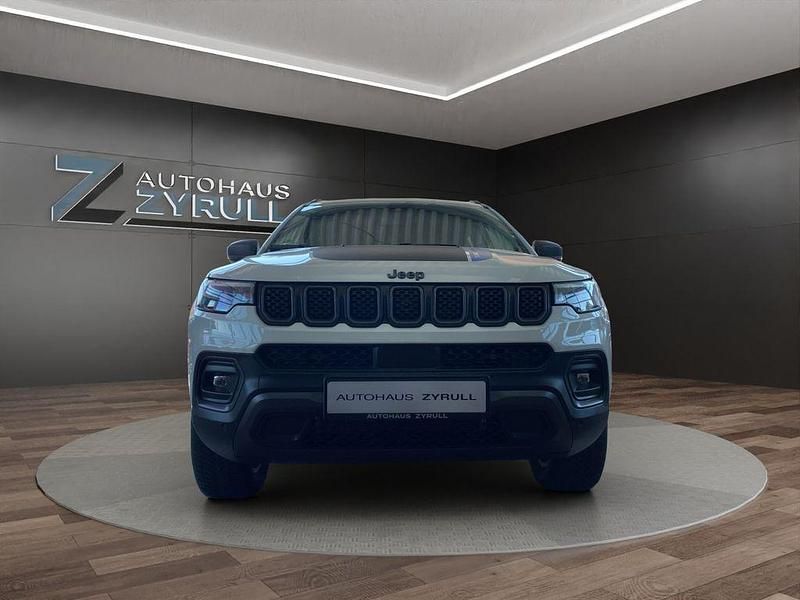 Gebraucht Jeep Compass Trailhawk 241 PS (177 kW) 2022 Weiß SUV