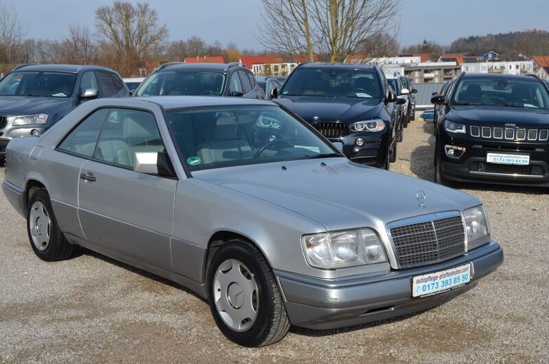 Grau Gebraucht 1994 Mercedes E220 Coupé | 10.500 € - Bild 1/4
