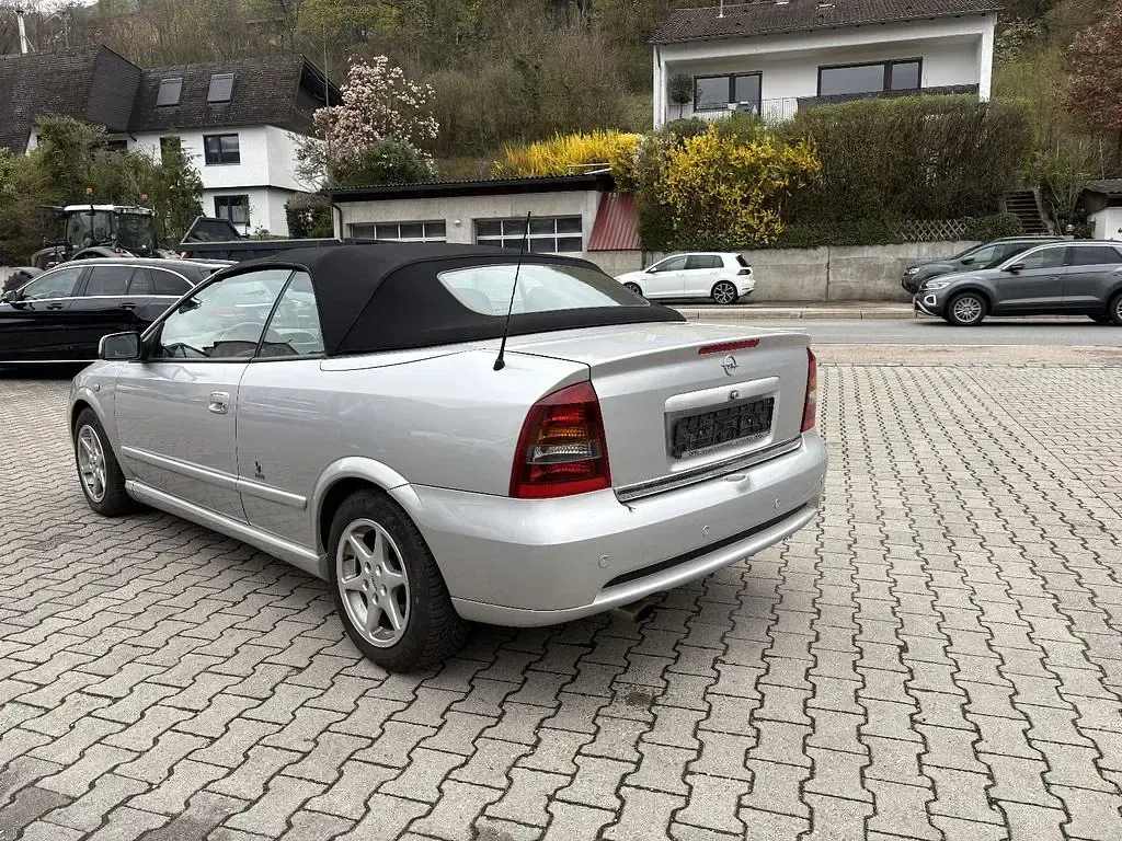 Używany Opel Astra 147 KM (108 kW) 2003 Szary Kabriolet
