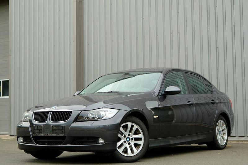 Grau Gebraucht 2008 BMW 320 Advantage Limousine | 4.970 € (Guter Preis) - Bild 1/4