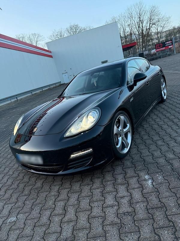 Gebraucht Porsche Panamera 300 PS (220 kW) 2012 Schwarz Kleinwagen