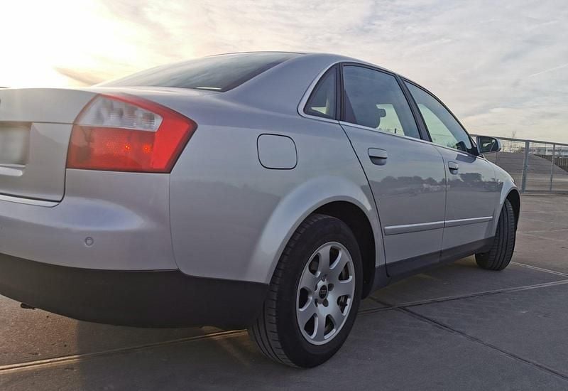 Gebraucht Audi A4 130 PS (95 kW) 2002 Silber Limousine