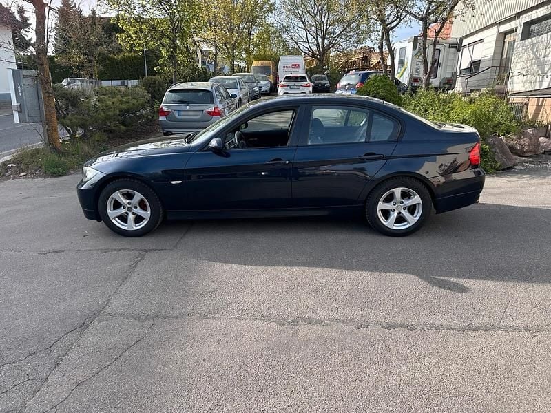 Gebraucht BMW 318 129 PS (94 kW) 2007 Blau Limousine