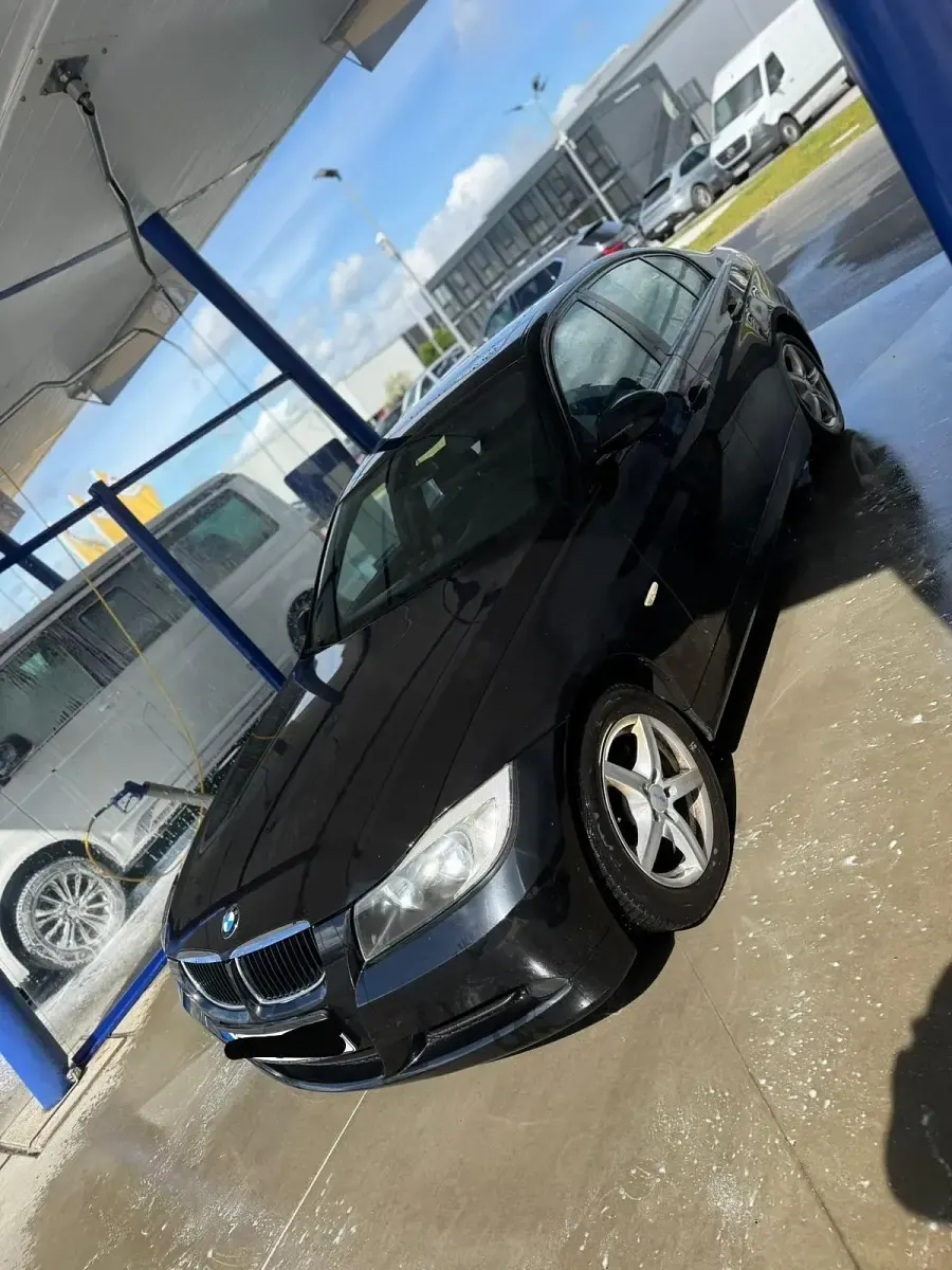 Gebraucht BMW 318 129 PS (94 kW) 2007 Schwarz Limousine