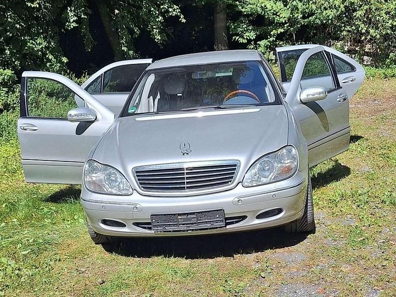 Silber Gebraucht 2006 Mercedes S500 Limousine | 38.000 € - Bild 1/4