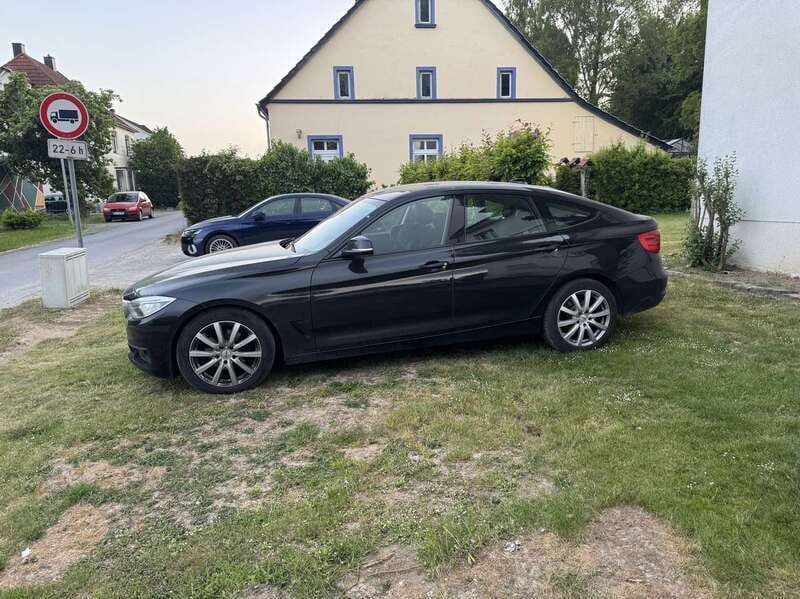 Schwarz Gebraucht 2015 BMW 320 Advantage Kleinwagen | 12.000 € (Fairer Preis) - Bild 1/4