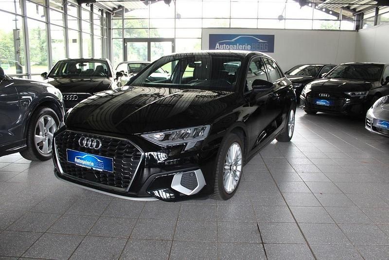 Brillantschwarz Gebraucht 2023 Audi A3 Sportback Advanced Limousine | 21.850 € (Superpreis) - Bild 1/4